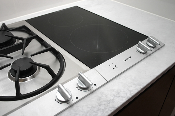 Order Made Kitchen : IH Cooking Heater and GAS Hobs／GAGGENAU